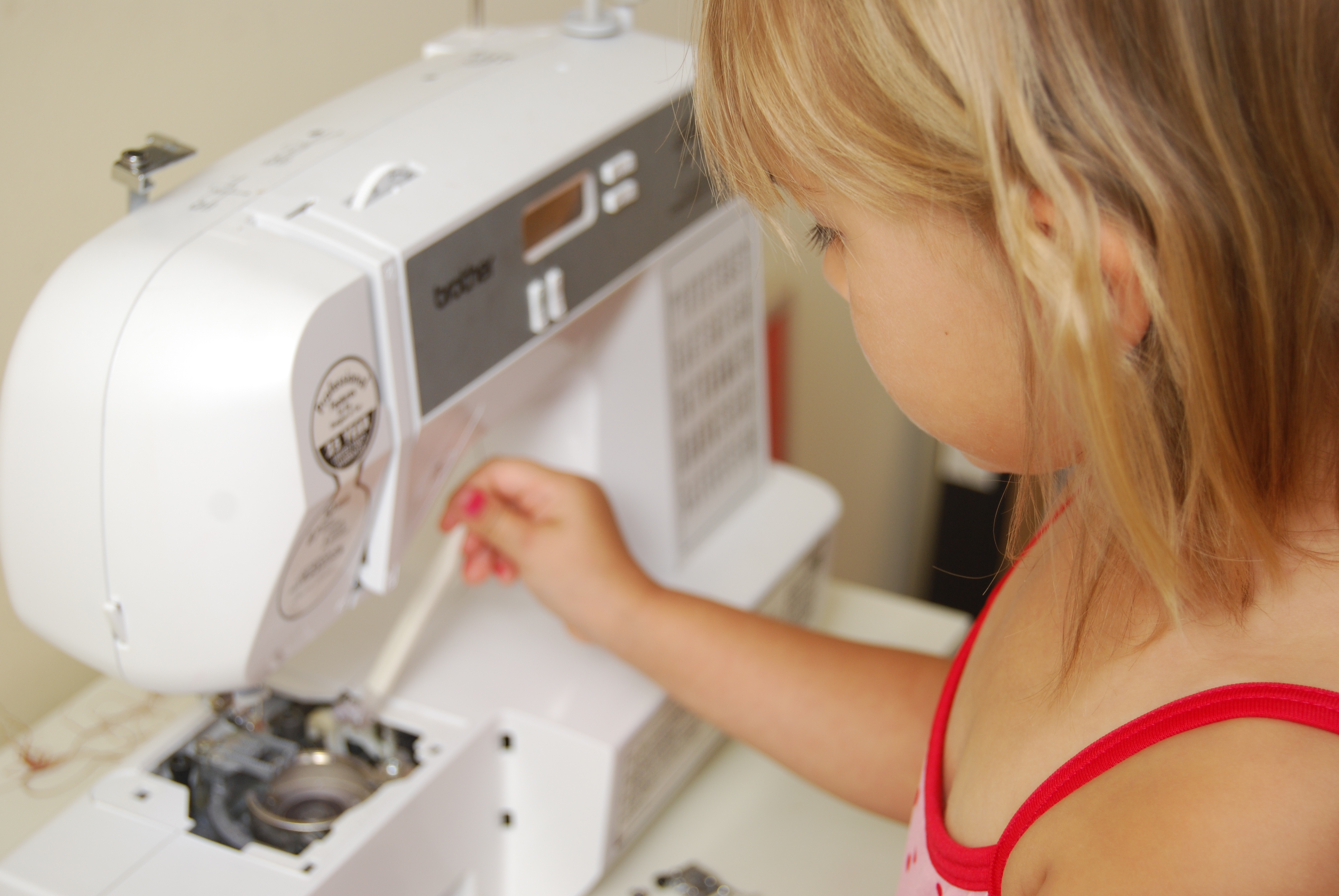 Cleaning the sewing machine, how to clean a sewing machine